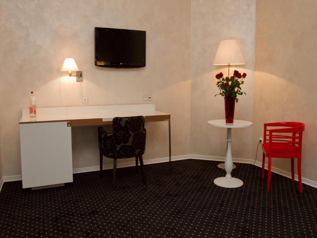 Ea Hotel Tereziansky Dvur Hradec Kralove Exterior photo